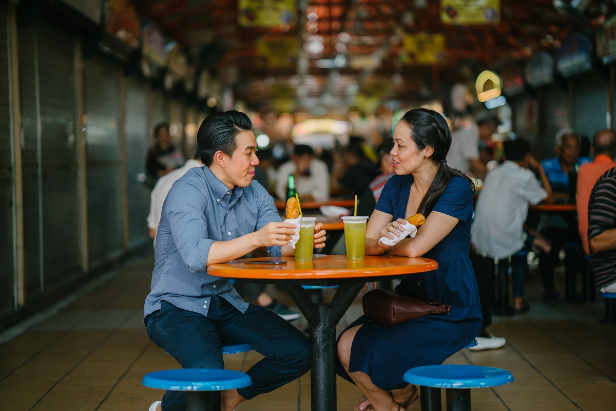 couple eating outside