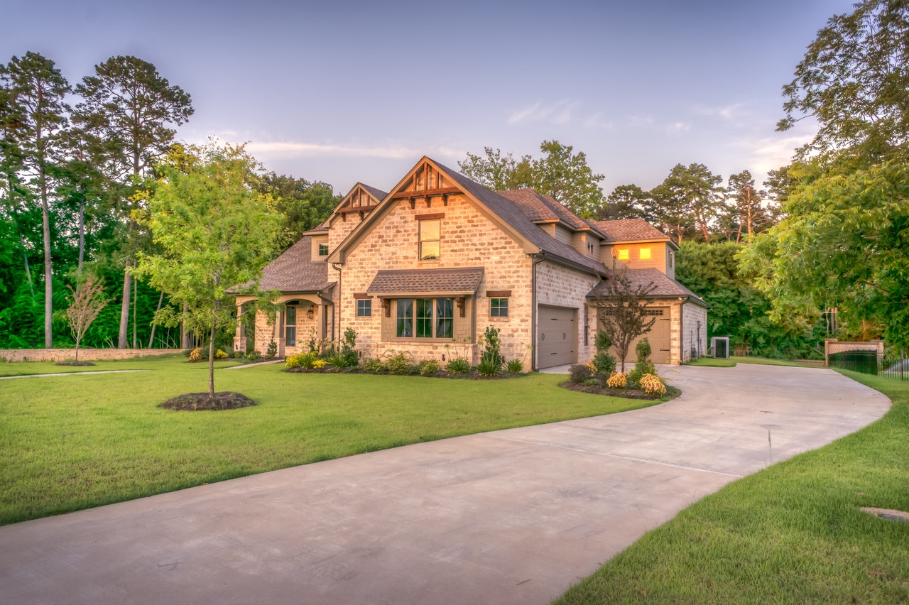 house with large driveway