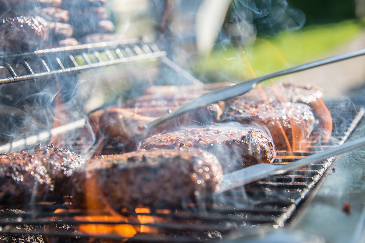 grilling meat 