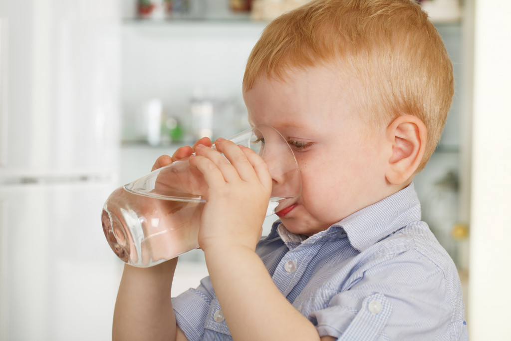 kid drinking water