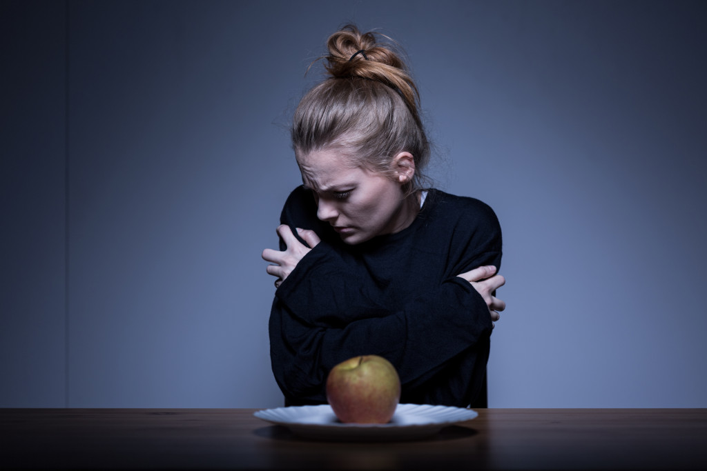 woman with apple dont want to eat